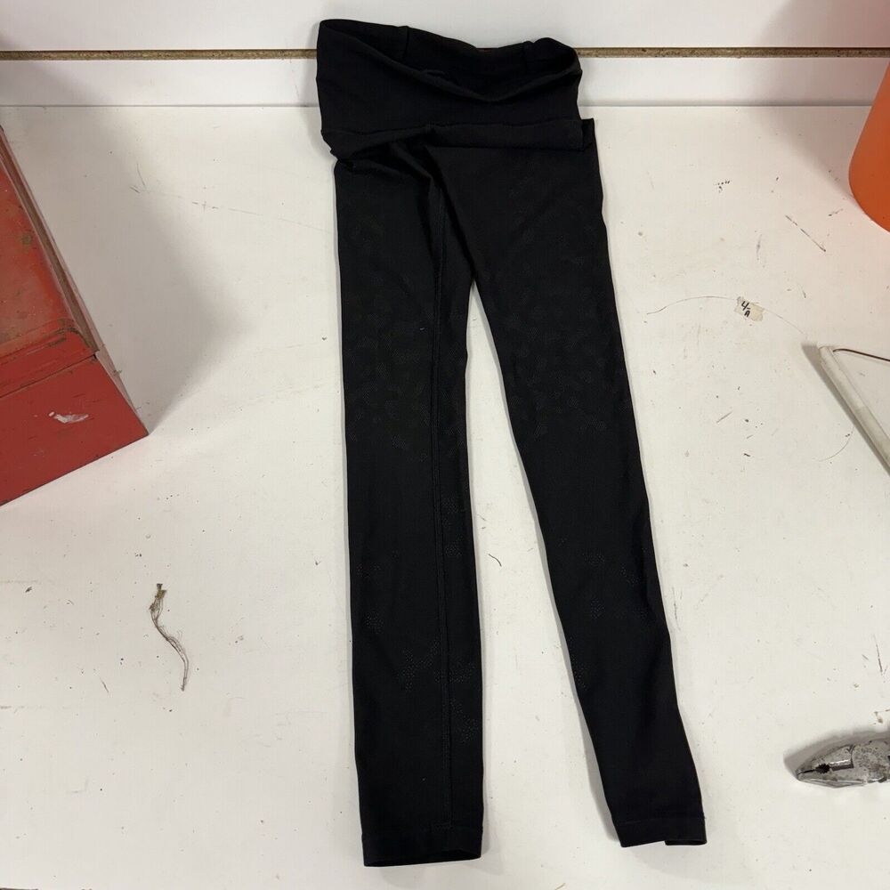 Lululemon Black Mapped Out Camo High Rise Tight 28" Womens Size 4 - LN